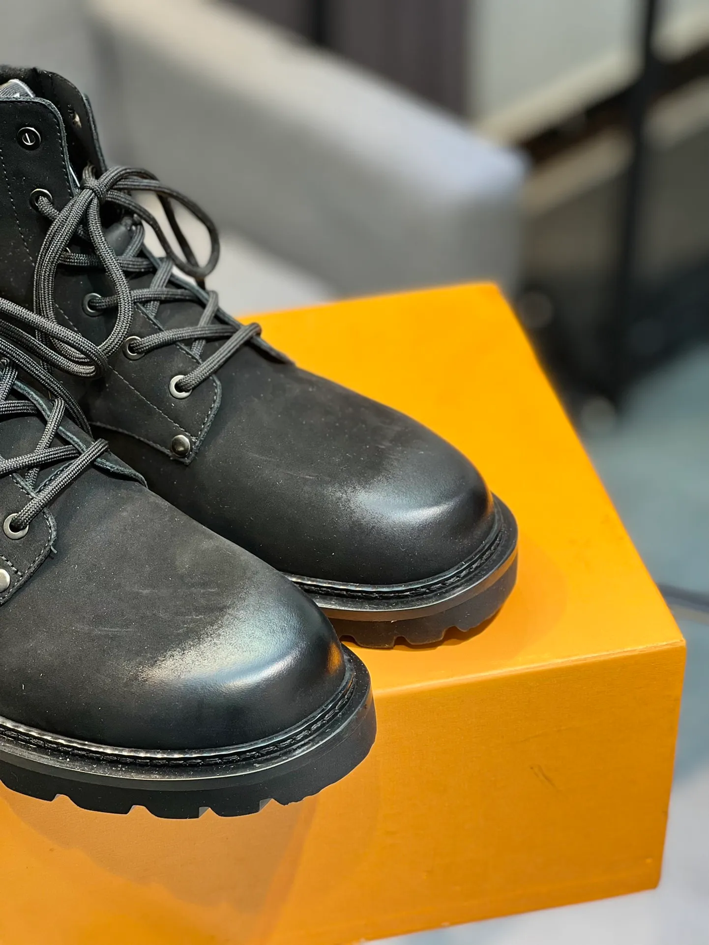 Men's shoes 💰900 L Home - the latest LV men's business casual boots, luxury and nobility are a must, all made of imported original first-layer cowhide, just to create a more comfortable wearing experience, ➕top imported water-dyed full cow lining, original high wear-resistant outsole! 👏👏 Size: Male 39-44; (38 45 46 customized)
